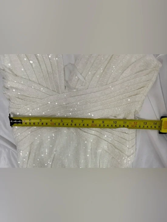 MacDuggal Ivory Sequinned V-Neck Evening Gown NWT size 4 - Picture 9 of 9